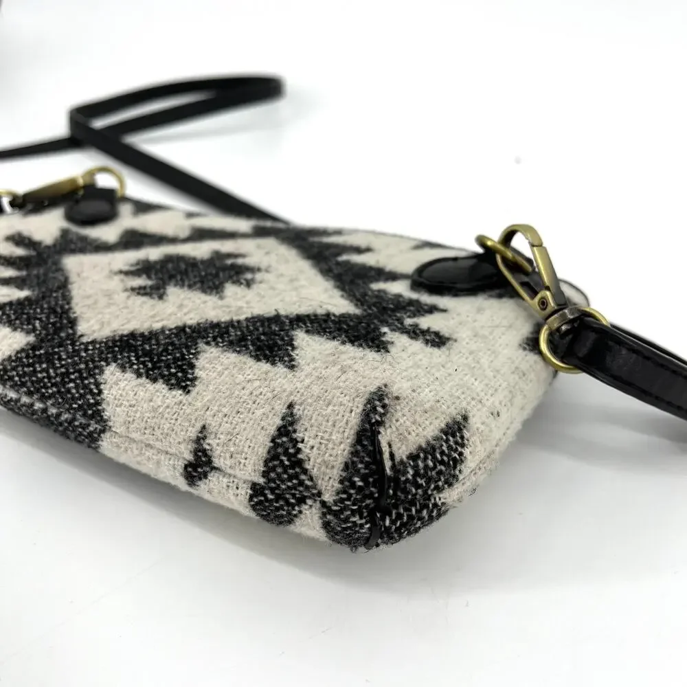 JEN & CO. Small Crossbody Bag Riley Aztec 3 Compartment‎ Bag (M013AZT)